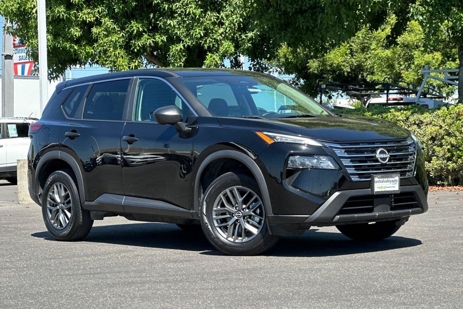 Certified 2024 Nissan Rogue S FWD image 2