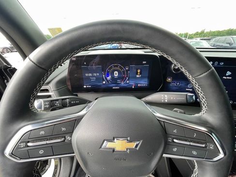 Used 2025 Chevrolet Traverse LT w/ Driver Confidence Package FWD image 14
