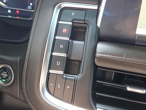 Used 2022 GMC Yukon SLE image 26