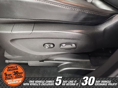 Used 2019 Chevrolet Trax LT w/ LT Convenience Package image 18