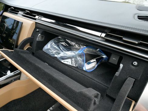 Used 2023 Land Rover Range Rover SE image 68