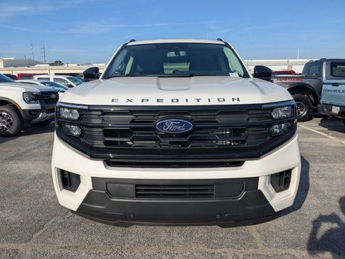 New 2025 Ford Expedition Active image 9