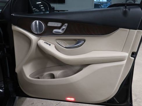 Used 2019 Mercedes-Benz GLC 300 4MATIC image 23