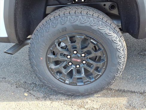 New 2026 GMC Canyon Elevation w/ Convenience Package image 8