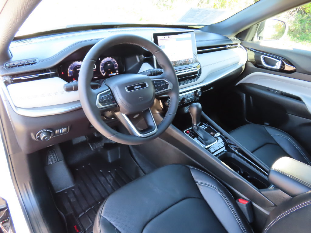 Used 2025 Jeep Compass Limited w/ Elite Group AWD/4WD image 26