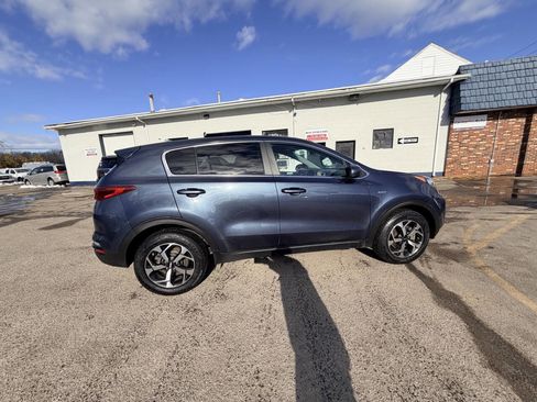 Used 2022 Kia Sportage LX image 17