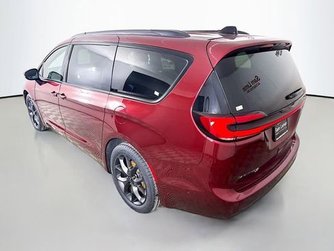 Used 2023 Chrysler Pacifica Touring-L w/ S Appearance Package image 5