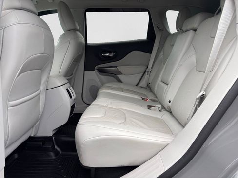 Used 2019 Jeep Cherokee Limited AWD/4WD image 35