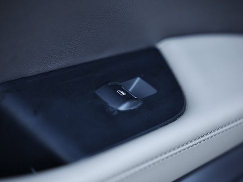 Used 2021 Lincoln Nautilus Reserve image 25