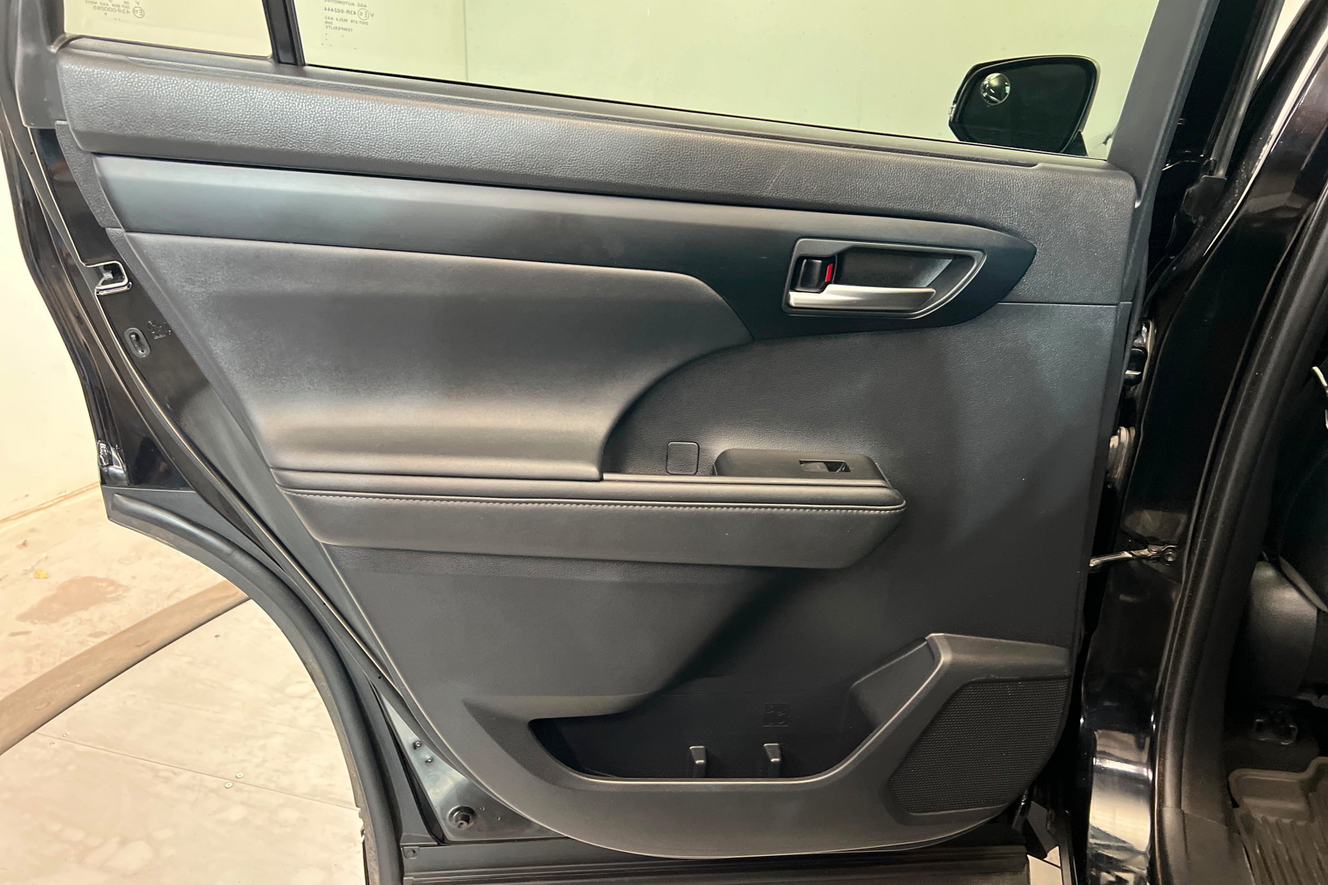 Certified 2021 Toyota Highlander XLE AWD/4WD image 19