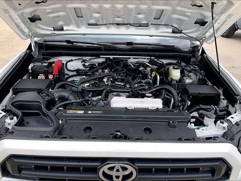 Used 2025 Toyota 4Runner SR5 AWD/4WD image 29