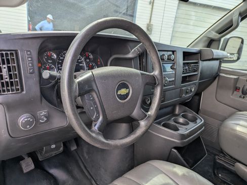 Used 2016 Chevrolet Express 2500 RWD image 20