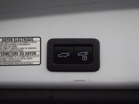 Used 2022 Toyota Corolla Cross XLE w/ Convenience Package AWD/4WD image 12