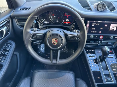 Used 2025 Porsche Macan image 16