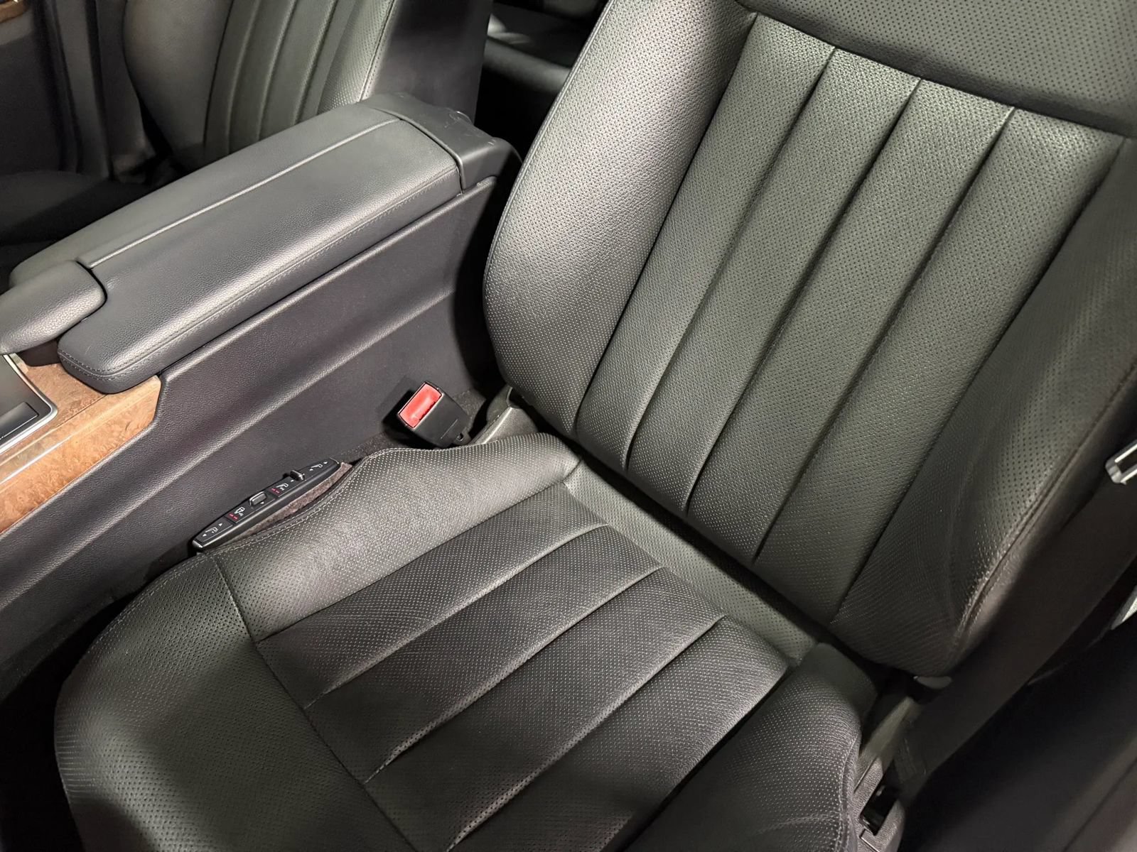 Used 2012 Mercedes-Benz E 550 4MATIC Sedan image 17
