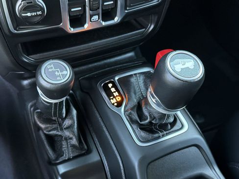 Used 2025 Jeep Wrangler Unlimited Sahara AWD/4WD image 29