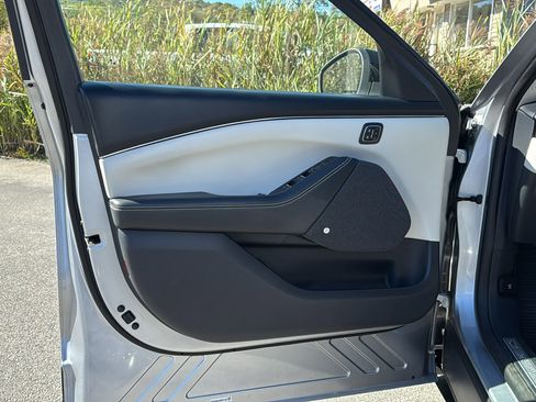 Used 2021 Ford Mustang Mach-E Premium image 12