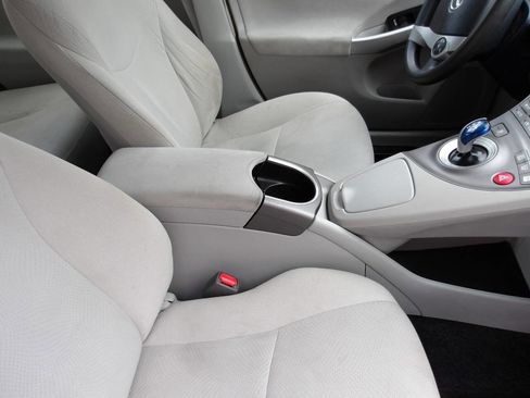 Used 2015 Toyota Prius Two image 17