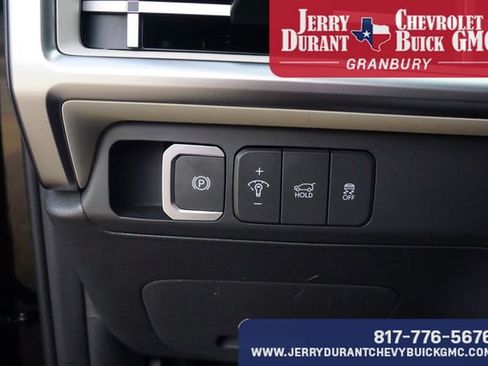 Used 2025 Hyundai Santa Fe SEL FWD image 16