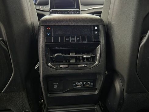 Used 2023 Jeep Grand Cherokee L Laredo image 31