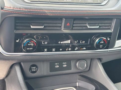 Used 2025 Nissan Rogue SV AWD/4WD image 18