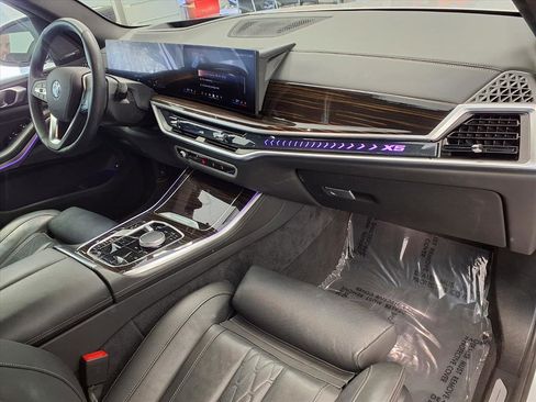 Used 2025 BMW X5 xDrive50e image 9