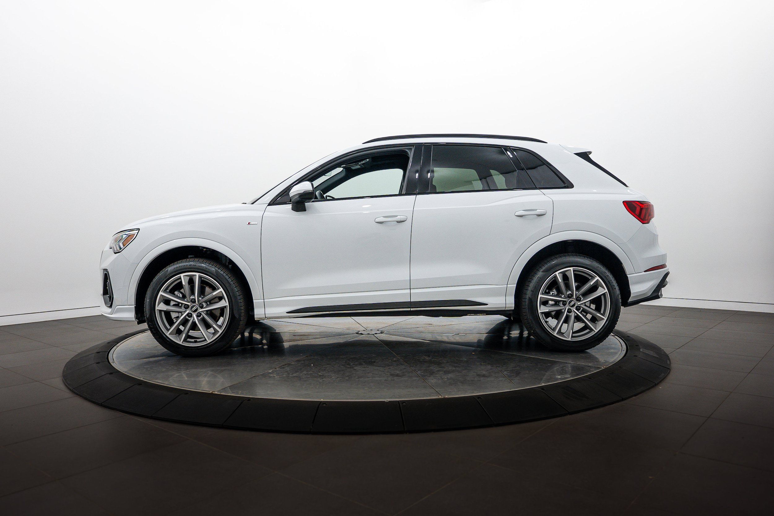 Certified 2023 Audi Q3 2.0T Premium Plus w/ Premium Plus Package AWD/4WD image 7