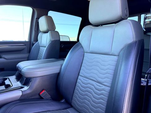 Used 2024 Chevrolet Silverado 2500 ZR2 w/ Technology Package image 16