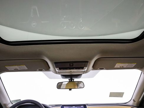 Used 2025 Nissan Sentra SV w/ SV Premium Package image 16