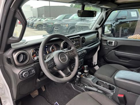 Used 2023 Jeep Wrangler Unlimited Sport AWD/4WD image 6