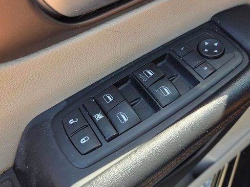 Used 2017 Chrysler Pacifica Touring FWD image 30