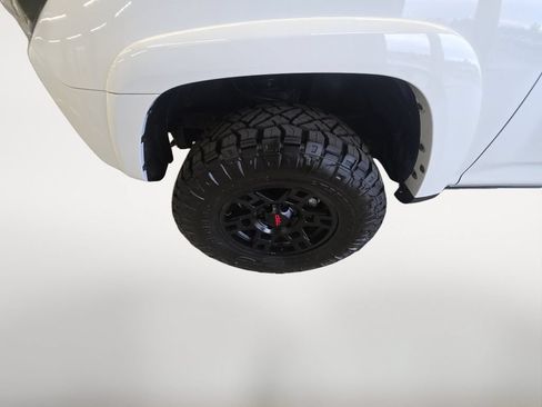 Used 2022 Toyota 4Runner TRD Off-Road Premium AWD/4WD image 9