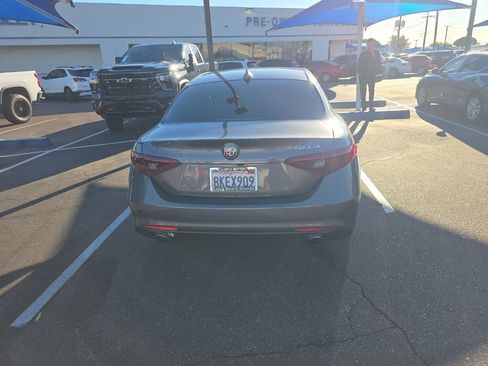 Used 2019 Alfa Romeo Giulia image 7
