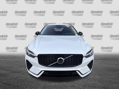Used 2025 Volvo XC60 B5 Plus image 3