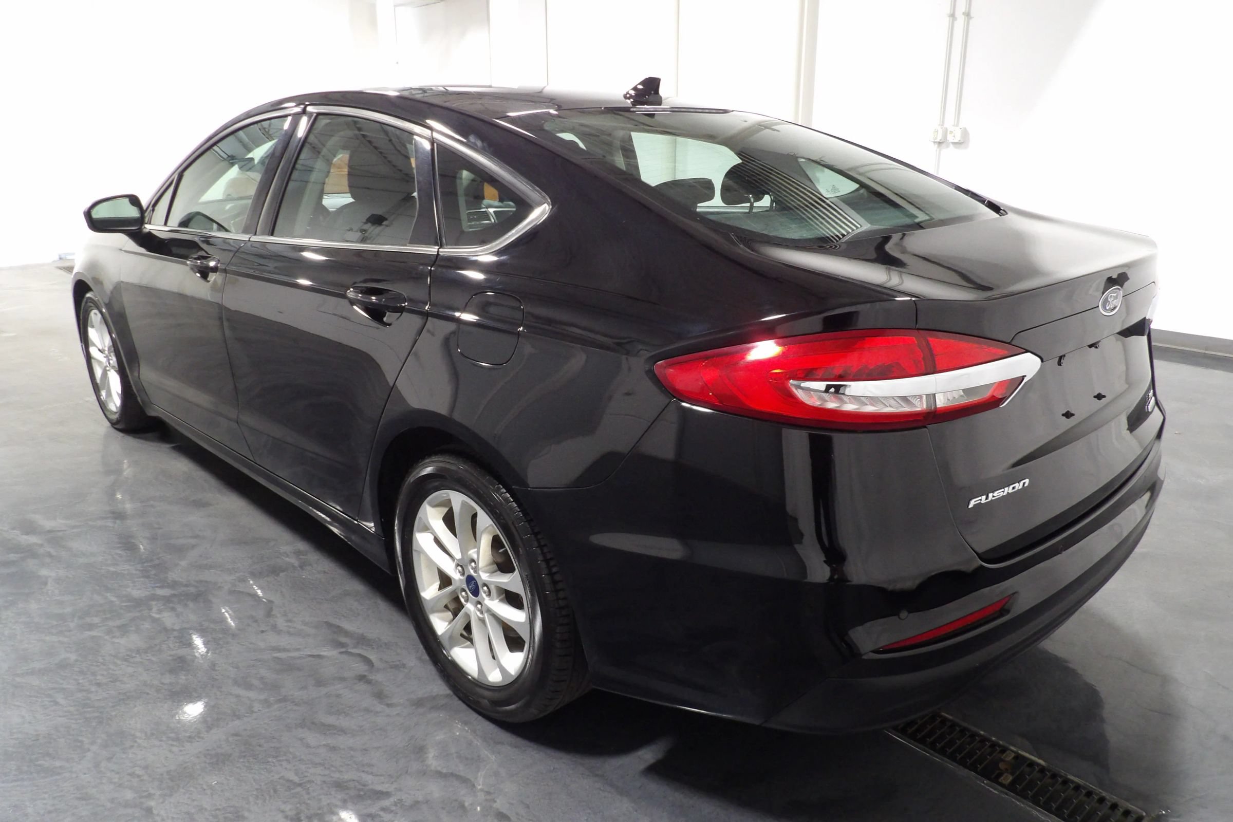 Used 2020 Ford Fusion SE FWD image 5