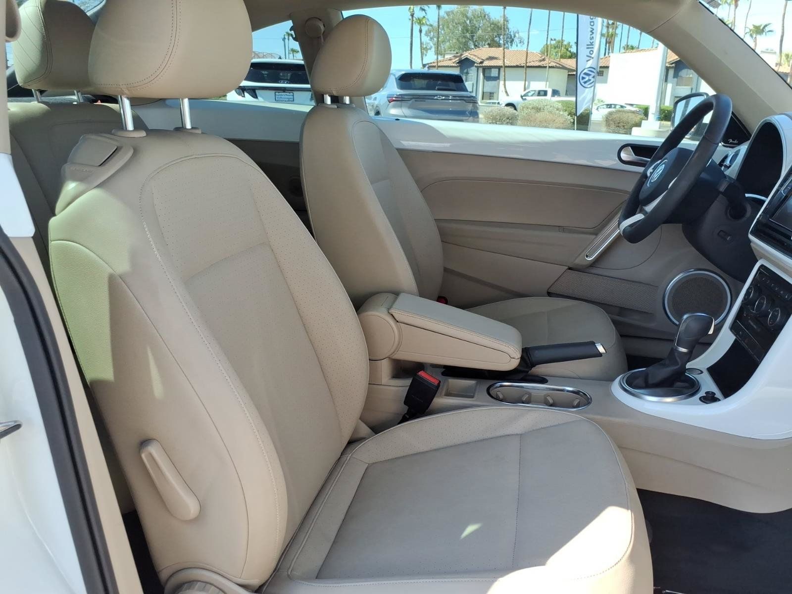 Used 2019 Volkswagen Beetle 2.0T SE FWD image 11