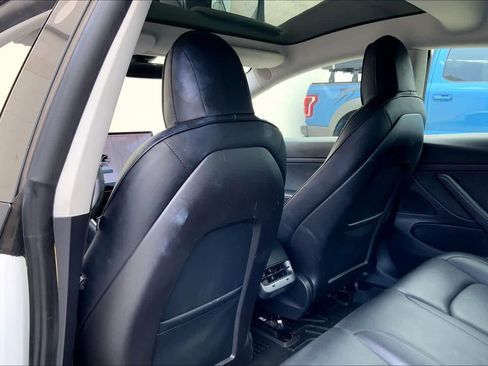 Used 2020 Tesla Model 3 Standard Range Plus image 12