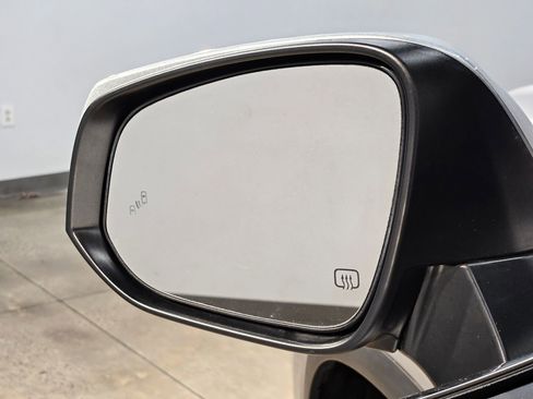 Used 2024 Toyota Highlander XLE image 22