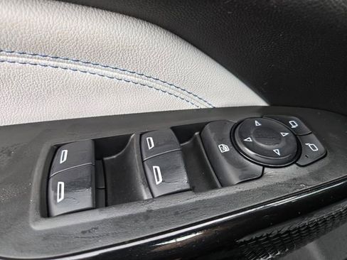Used 2025 Chevrolet Trax LT w/ LT Convenience Package FWD image 35