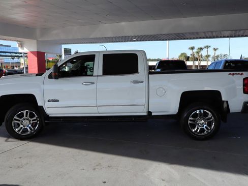 Used 2017 Chevrolet Silverado 2500 High Country w/ Duramax Plus Package image 8