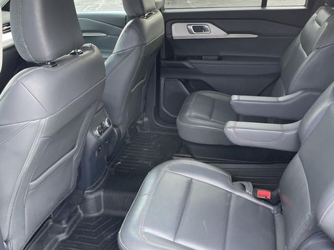 Used 2025 Ford Explorer Active w/ Active Comfort Package AWD/4WD image 17