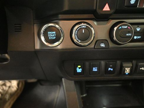 Certified 2023 Toyota Tacoma TRD Off-Road w/ TRD Premium Off Road Package AWD/4WD image 31
