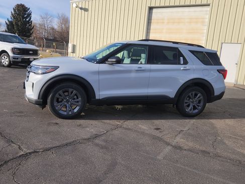 New 2026 Ford Explorer Active image 4