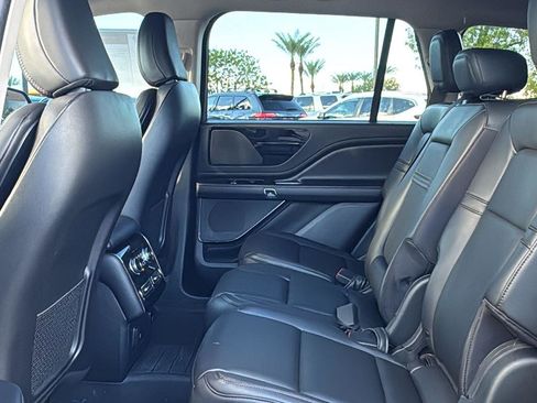Used 2023 Lincoln Aviator Standard w/ Class IV Trailer Tow Package image 21