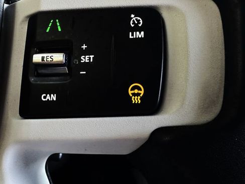 Used 2020 Land Rover Defender 110 SE image 23