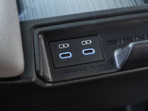 Certified 2025 Toyota Sienna LE FWD image 32