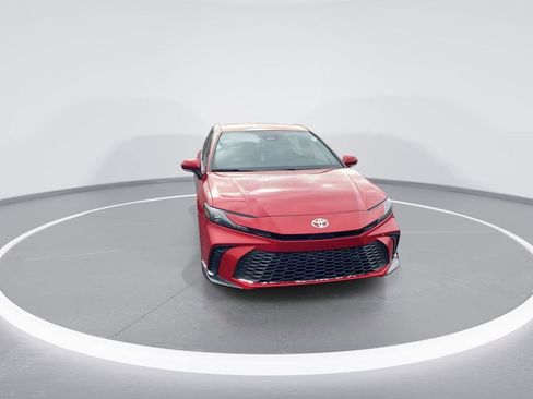 Used 2025 Toyota Camry SE image 3