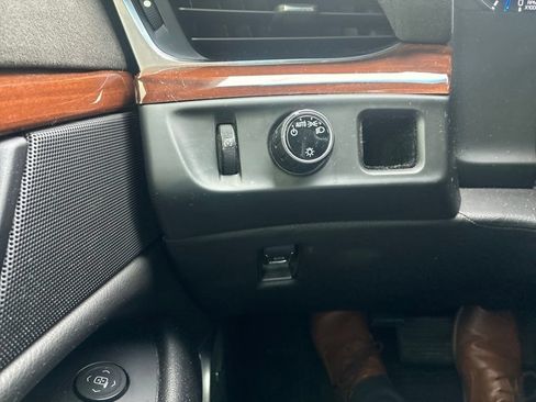 Used 2018 Cadillac Escalade Premium Luxury RWD image 13