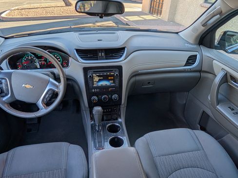 Used 2017 Chevrolet Traverse LT w/ Style and Technology Package image 21