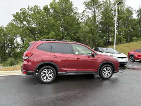 Certified 2023 Subaru Forester Premium AWD/4WD image 8